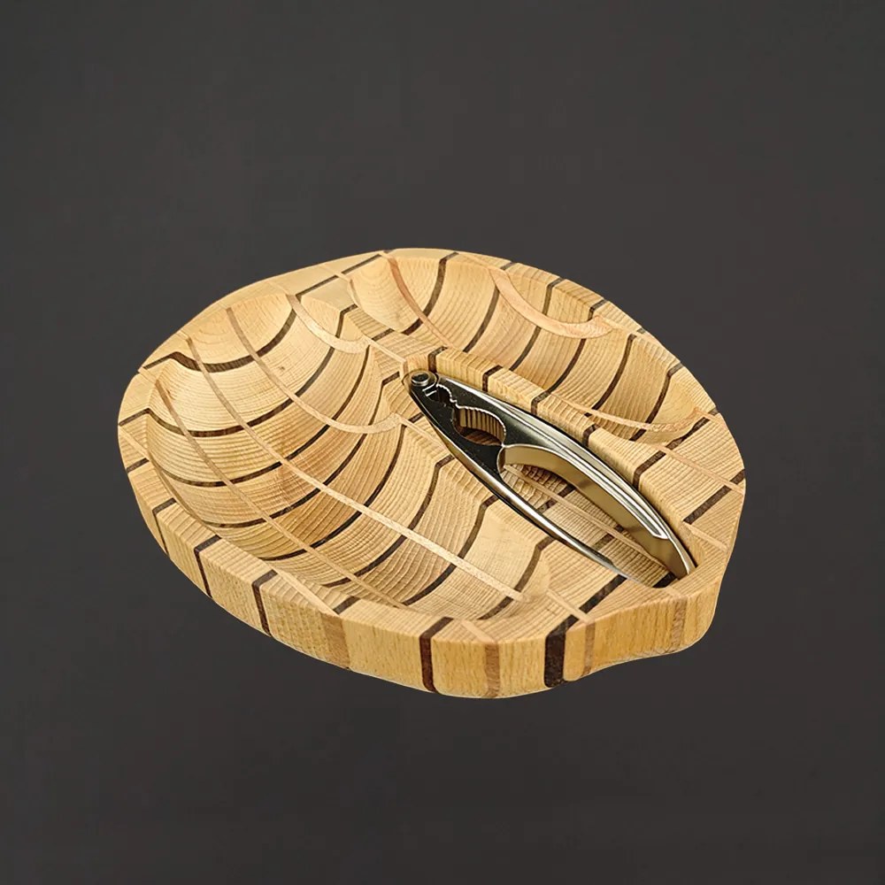 AMADEA Drevená miska mozaika v tvare orecha s luskáčikom, masívne drevo, 2 druhy drevín, 28x23x4,5 cm