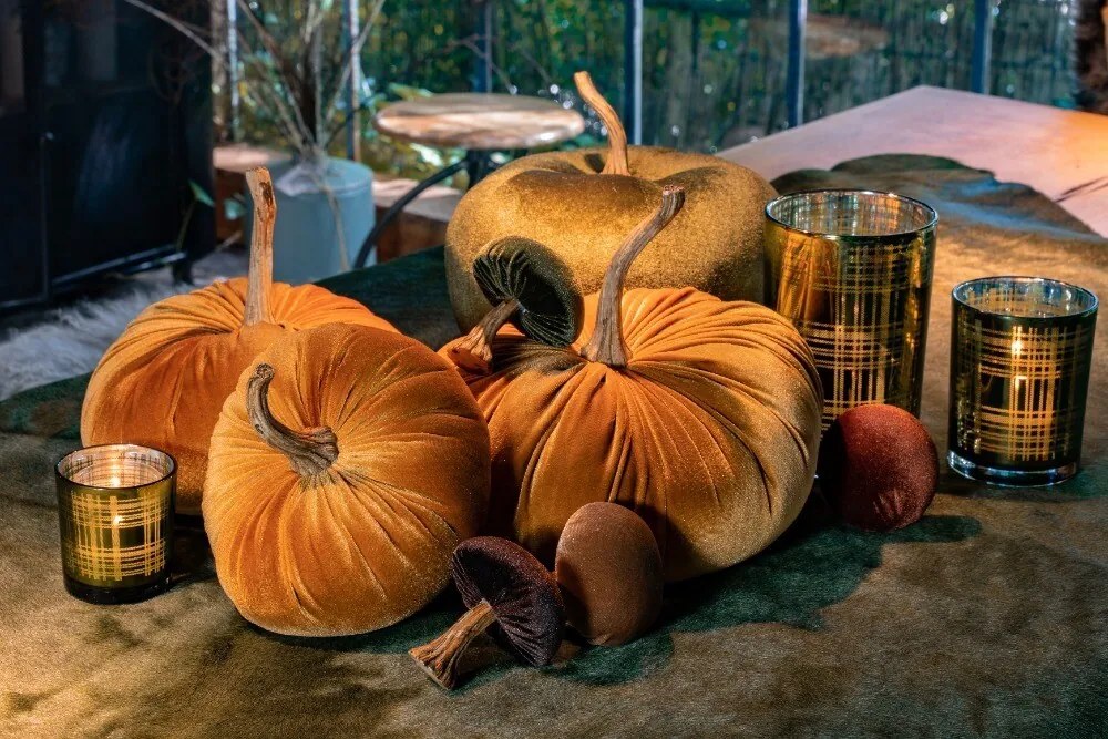 Taupe zamatové dekoratívne jablko Apple L - 31*31*36cm