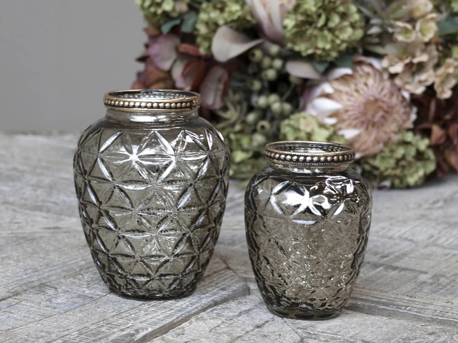 Champagne antik sklenená dekoračná váza / svietnik Viria - Ø 8*10 cm