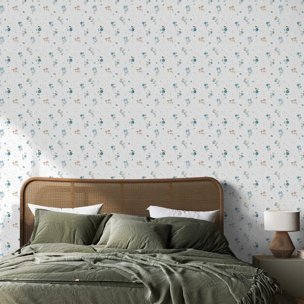 Samolepiaca tapeta jemné modré kvietky na bielom pozadí