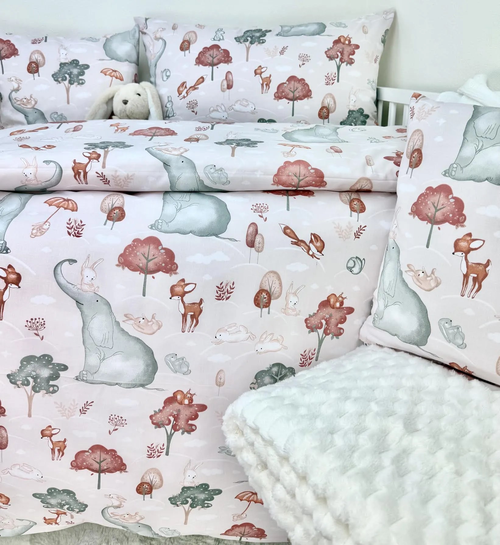 Detské obliečky Zvieratkový svet 90x130 / 45x65 cm – 100% bavlna, pastelový motív zvieratiek, zips