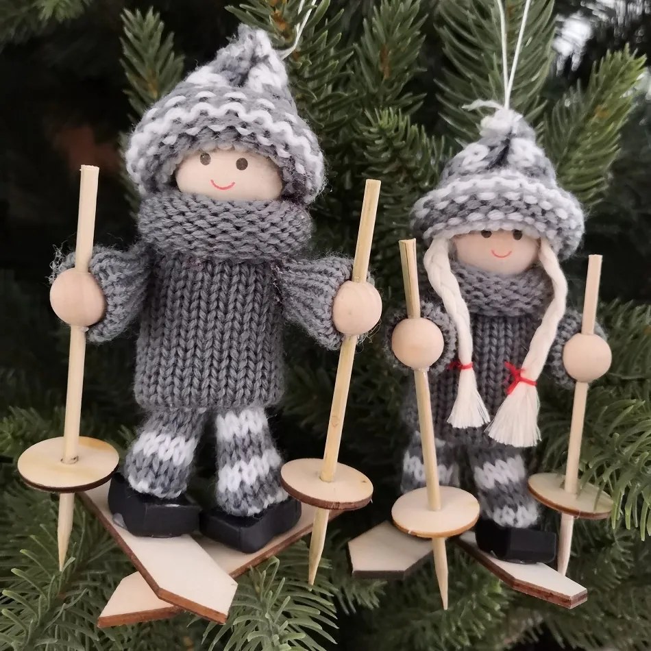 DECOLED Závesná dekorácia lyžiar a lyžiarka, 13,5x7,5 cm