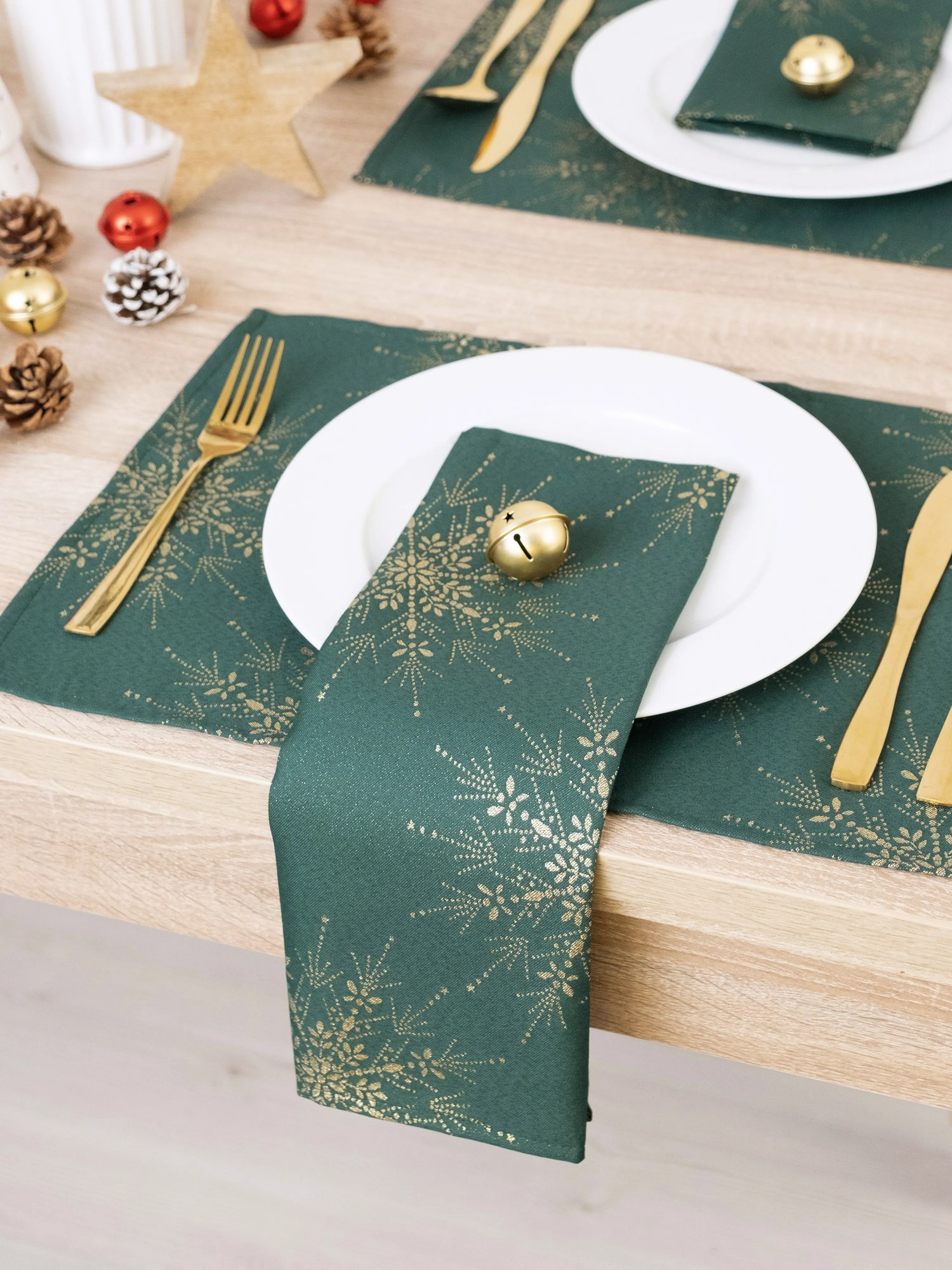 Lurexová Vianočná servítka Zelený večer - 40 × 40 cm