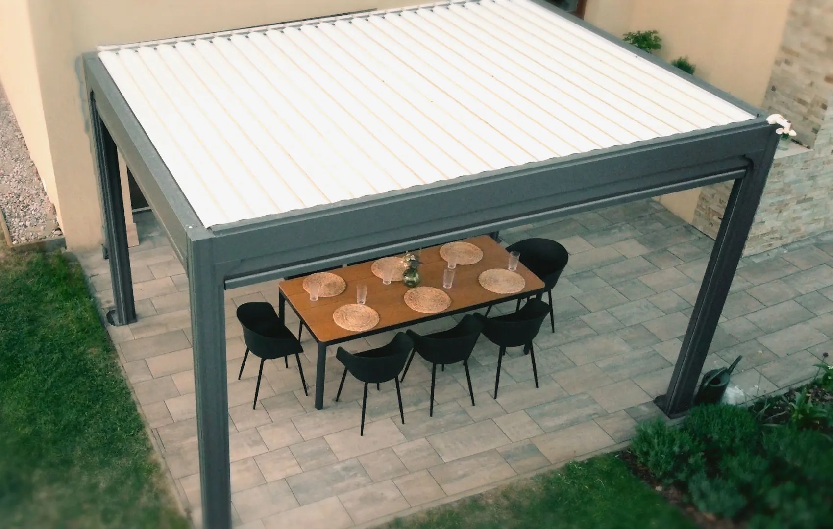 Bioklimatická pergola Noela antracit PREMIUM 3x4 m Farba lamiel: Antracit