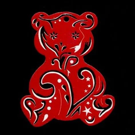 AMADEA Drevená ozdoba červená medvedík 6 cm