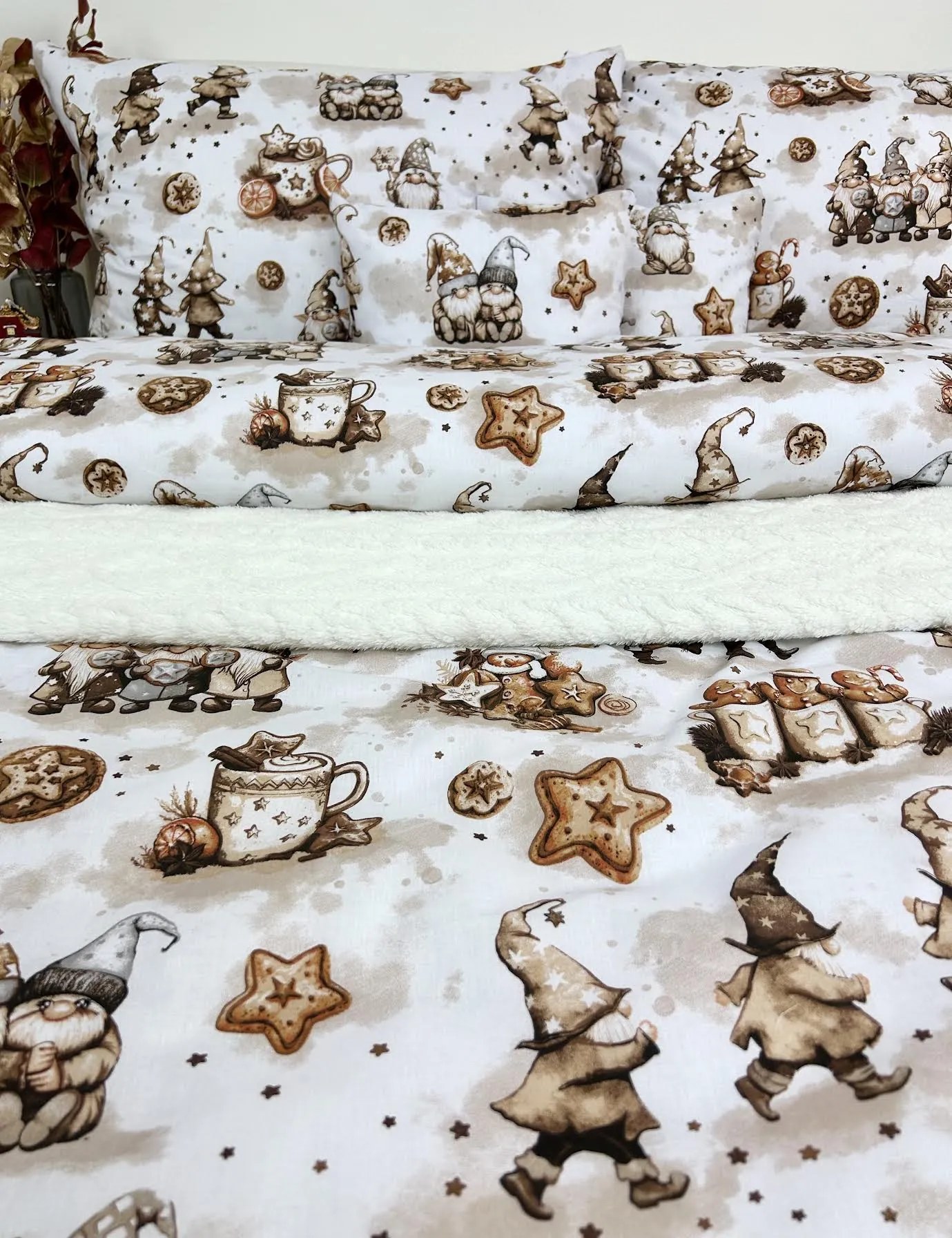 INTERMEDIC SK Vianočné obliečky Hnedý škriatok – zimný motív