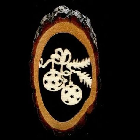 AMADEA Drevená ozdoba s potlačou kôry - ovál s guľami 6 cm