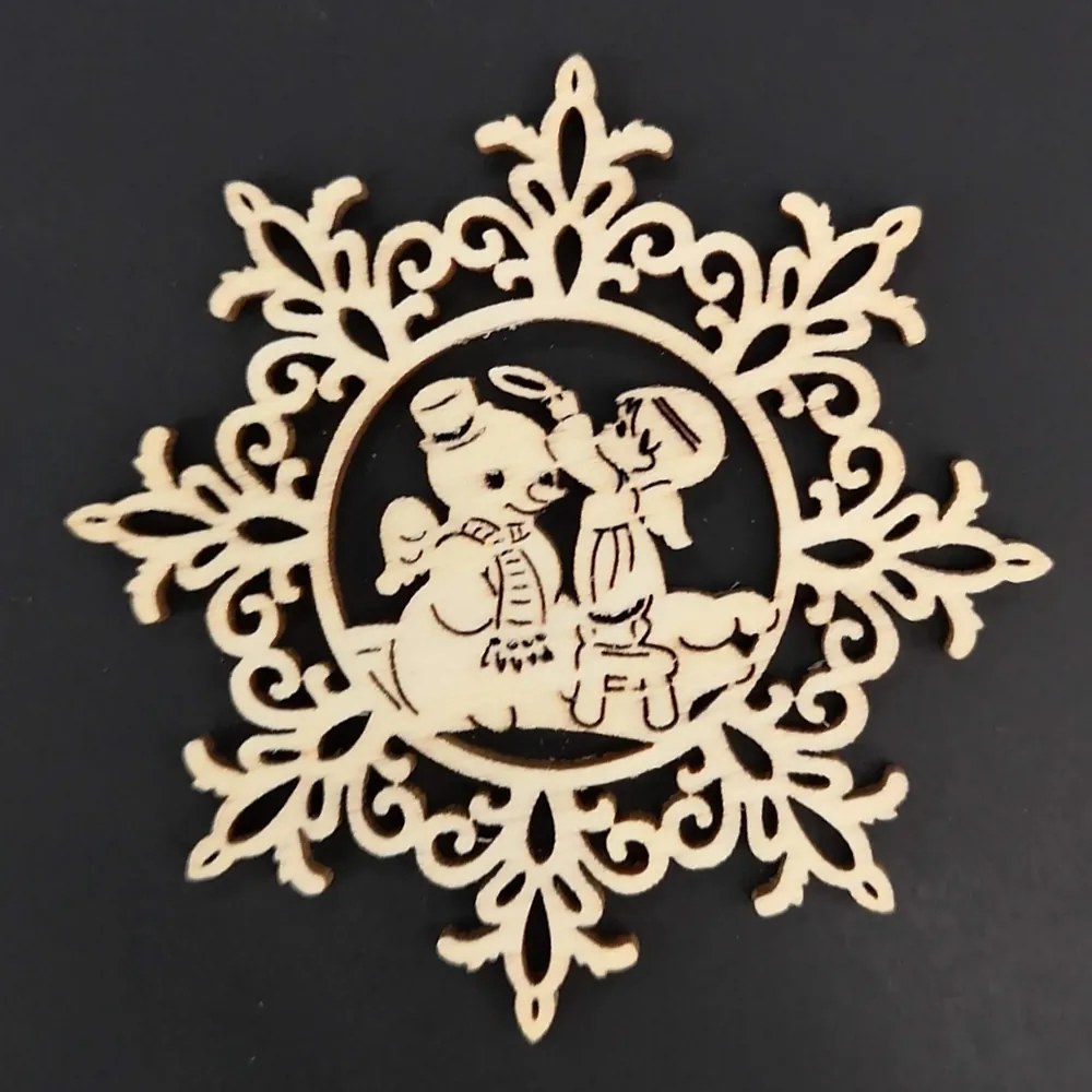 AMADEA Drevená ozdoba vločka so snehuliakom a anjelom 9 cm