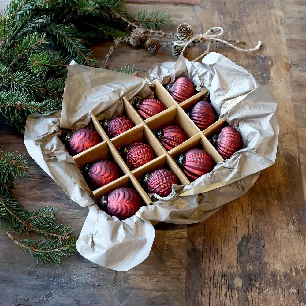 12ks červená antik sklenená vianočná ozdoba gule ChicAnt - Ø 5,5*6 cm