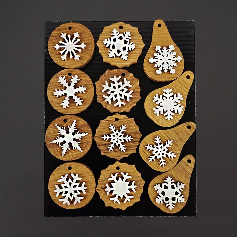 AMADEA Drevené ozdoby z masívu s vločkou, 12 ks - MIX druhov v sáčku, 3 cm