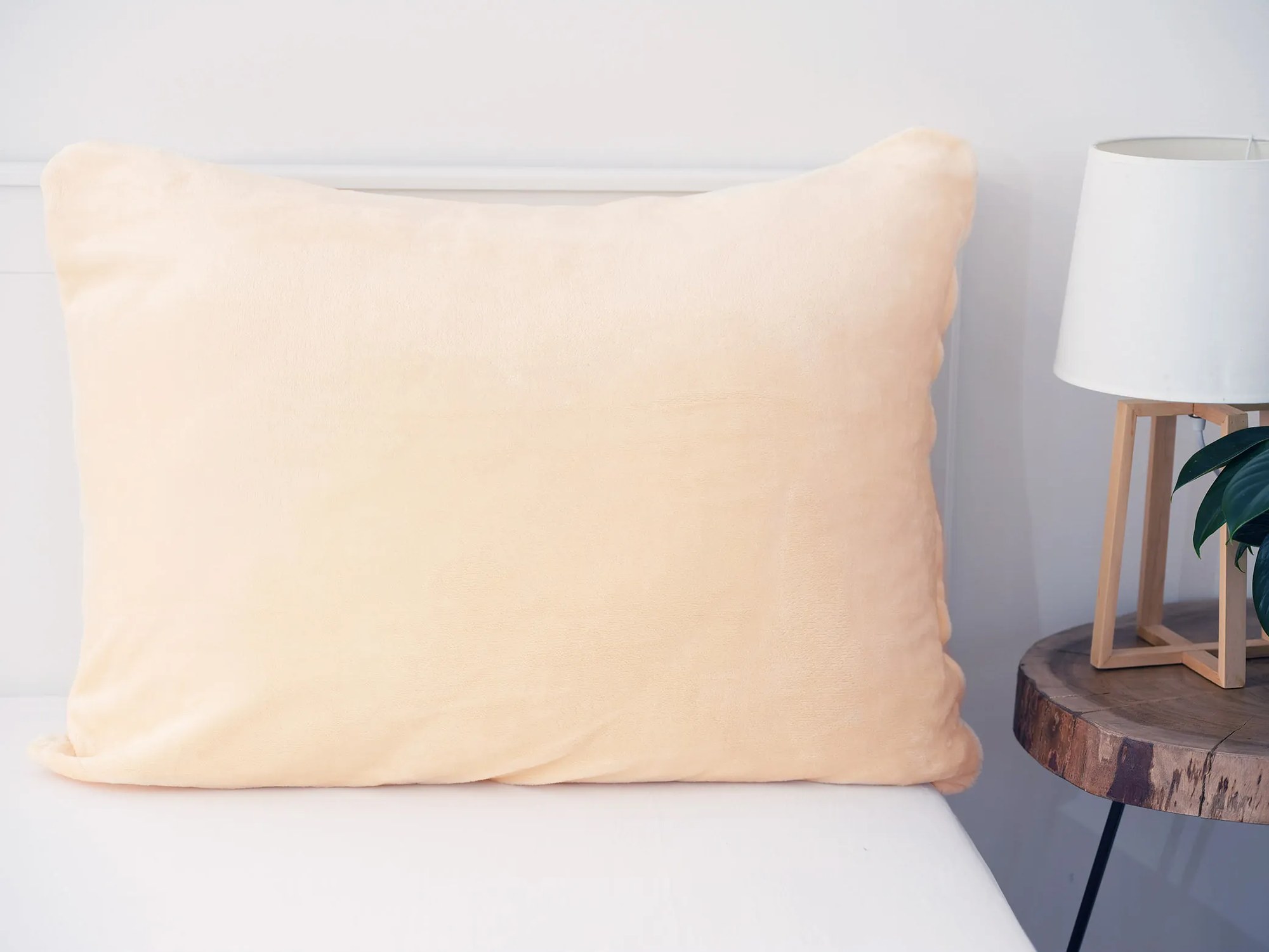 Obliečka na vankúš mikroplyš 70 × 90 cm – Laura svetlo bežová