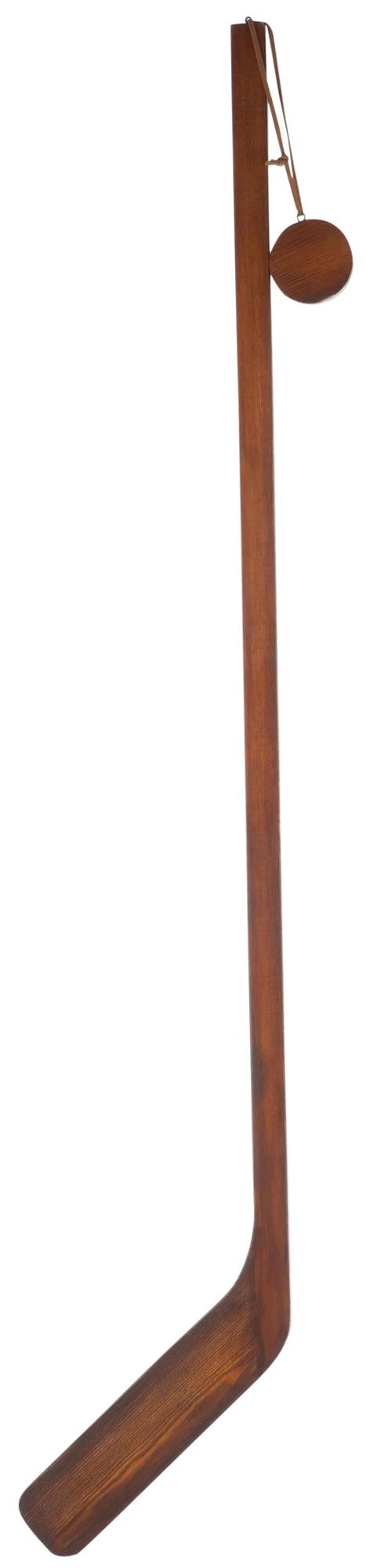Dekorace dřevěná hokejka s pukem - 3*26*126 cm Dekorace dřevěná hokejka s pukem - 3*26*126 cm