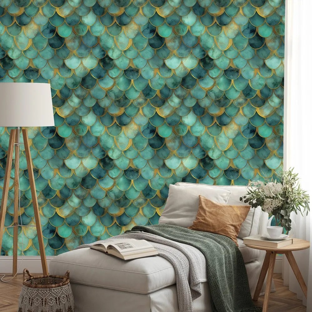 Tapeta zelené morské šupiny so zlatým nádychom
