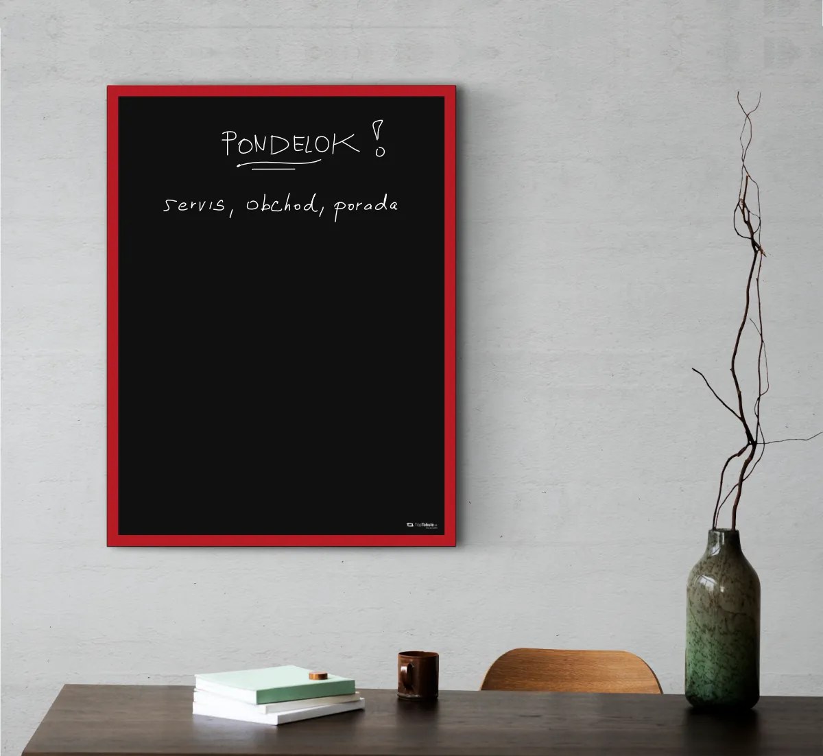 Toptabule.sk Čierna magnetická tabuľa v červenom drevenom ráme 100×150 cm